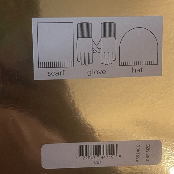 NWT 🏷IN BOX MICHAEL KORS Gray 3 PIECE SCARF HAT & GLOVES GIFT 🎁 SET - Picture 2 of 3